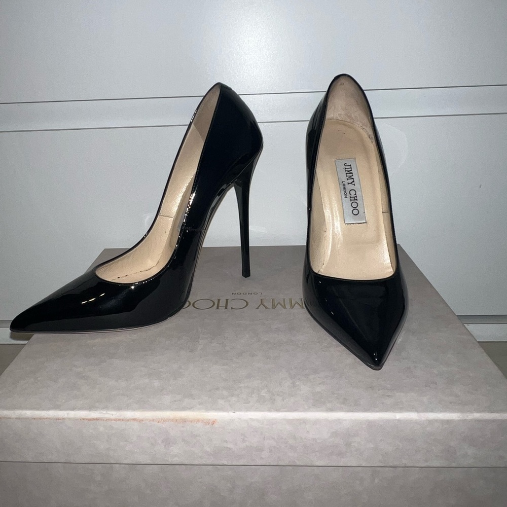 Jimmy choo patent leather pointy toe pump